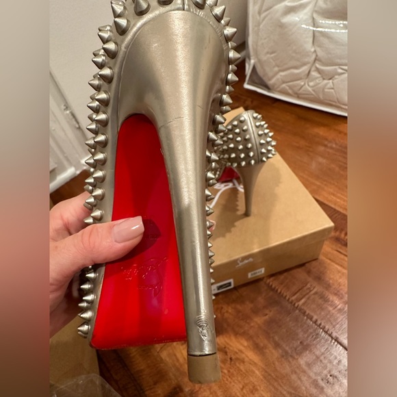 Christian louboutin lady peep Nude/Gold spiked platform pumps - Picture 5 of 5